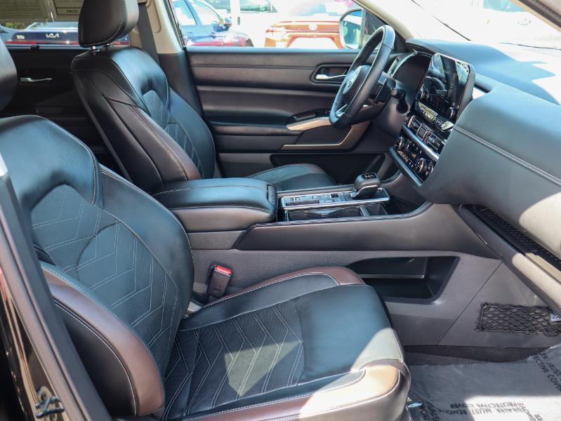 Nissan Pathfinder Platinum 2WD 2024