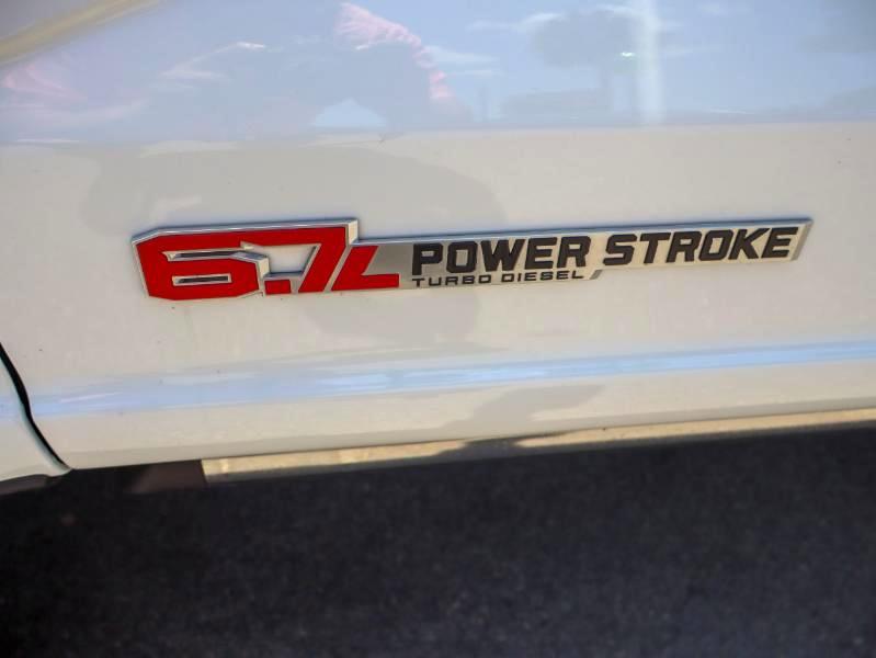 Ford Super Duty F-350 SRW Platinum 4WD Crew Cab 8' Box 2026