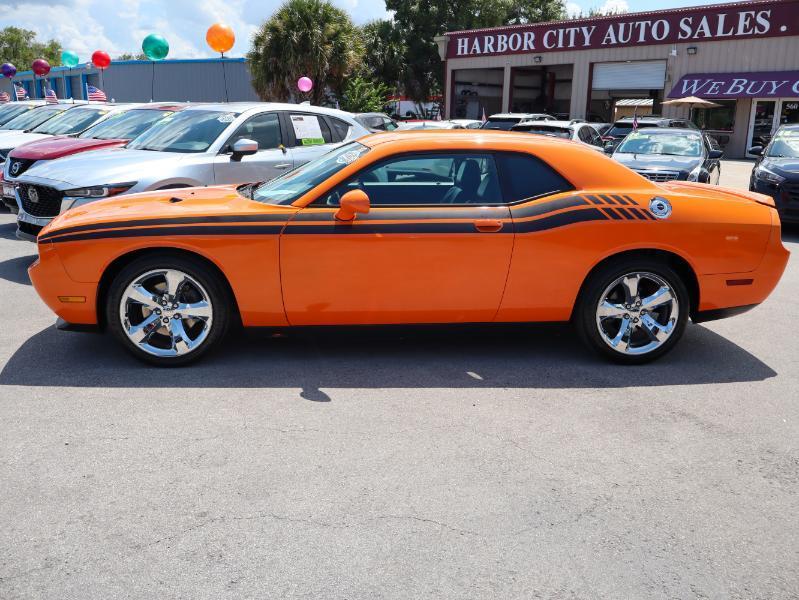 Dodge Challenger 2dr Cpe SXT Plus 2014