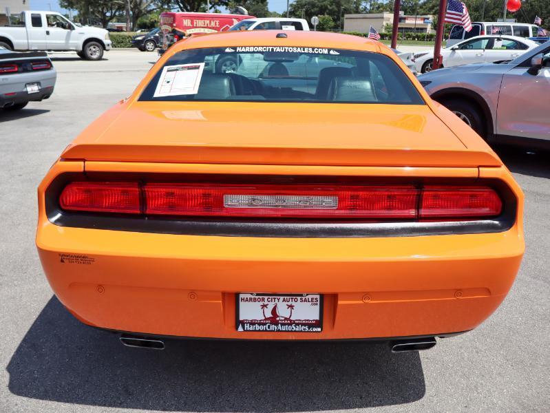 Dodge Challenger 2dr Cpe SXT Plus 2014