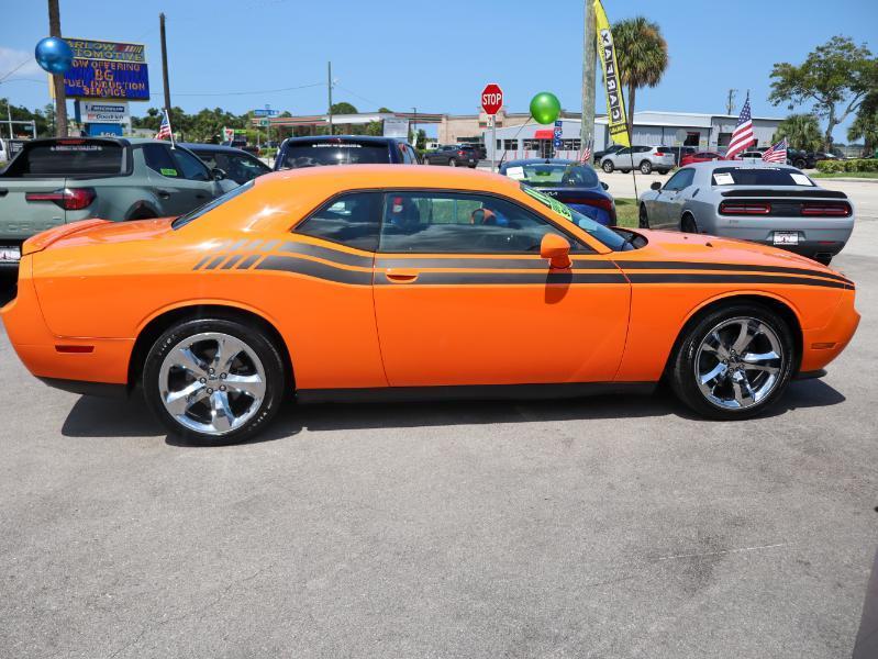 Dodge Challenger 2dr Cpe SXT Plus 2014