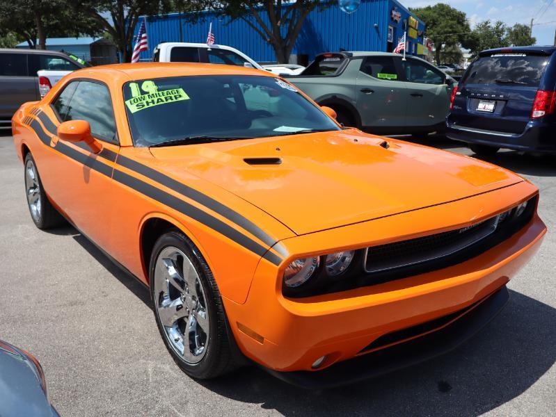 Dodge Challenger 2dr Cpe SXT Plus 2014