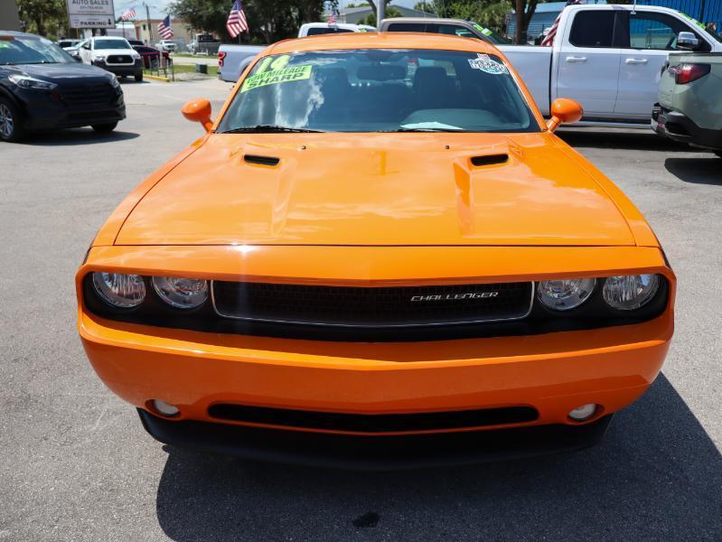 Dodge Challenger 2dr Cpe SXT Plus 2014