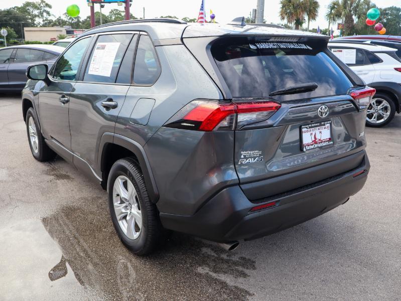 Toyota RAV4 XLE FWD 2021