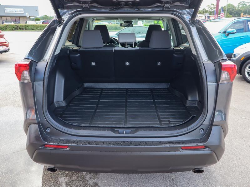 Toyota RAV4 XLE FWD 2021