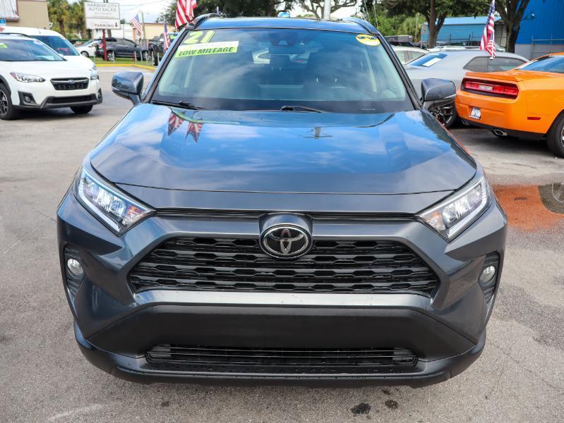 Toyota RAV4 XLE FWD 2021