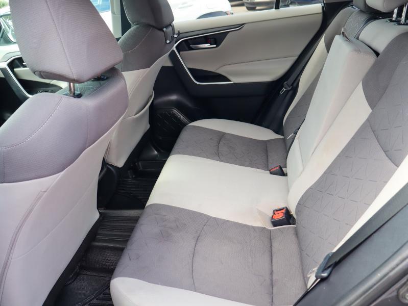 Toyota RAV4 XLE FWD 2021