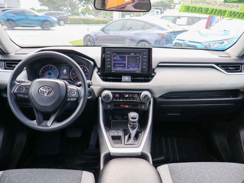 Toyota RAV4 XLE FWD 2021