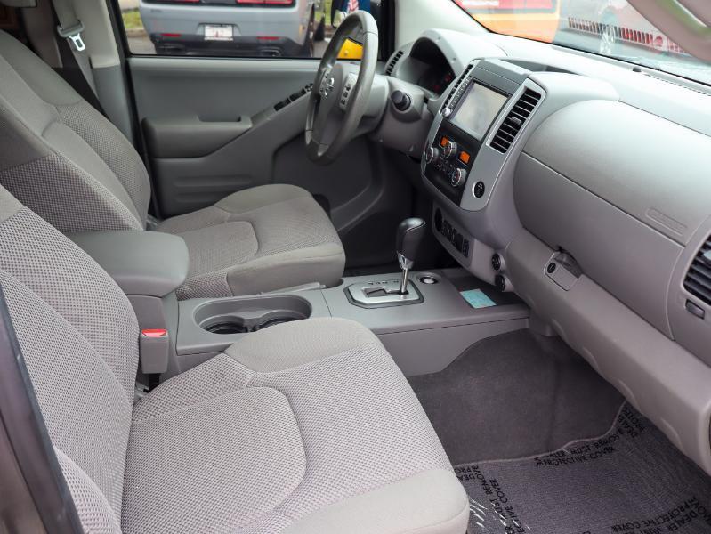 Nissan Frontier photo 14