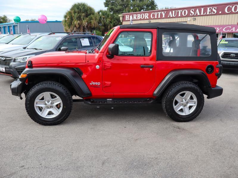 Jeep Wrangler photo 2