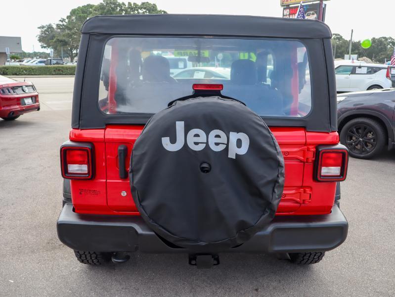 Jeep Wrangler photo 4