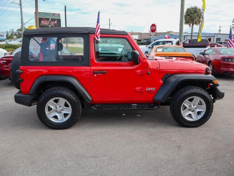 Jeep Wrangler photo 6