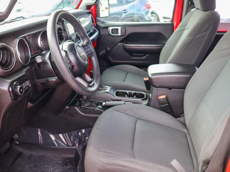 Jeep Wrangler photo 9