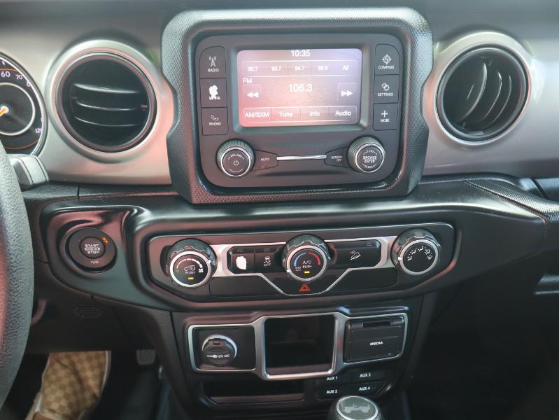 Jeep Wrangler photo 14
