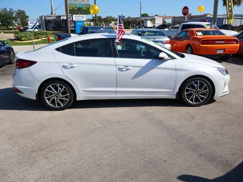 Hyundai Elantra Limited IVT 2020