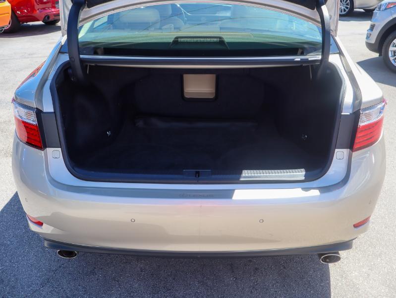 Lexus ES photo 5