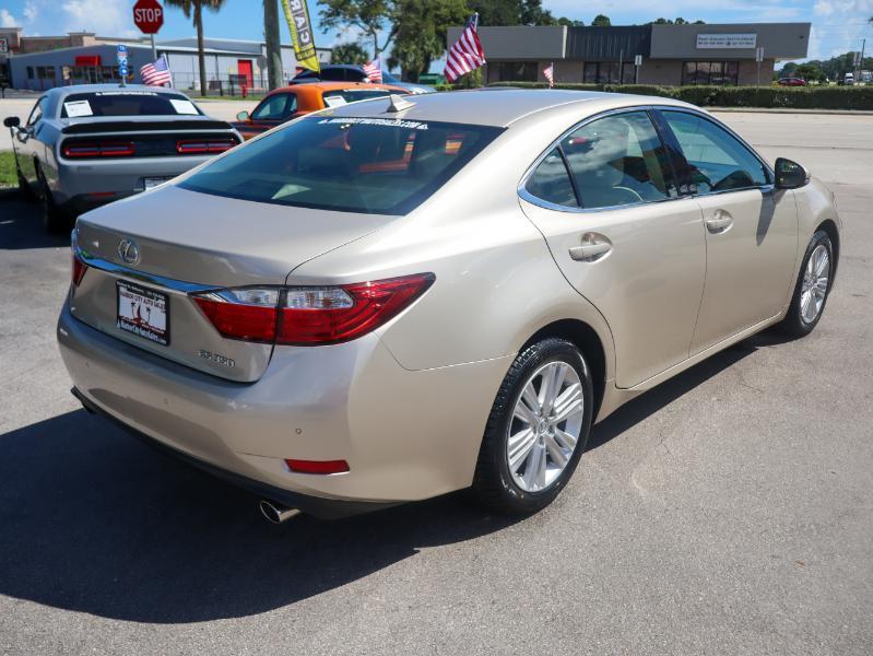 Lexus ES photo 6