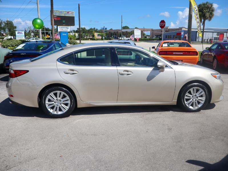 Lexus ES photo 7