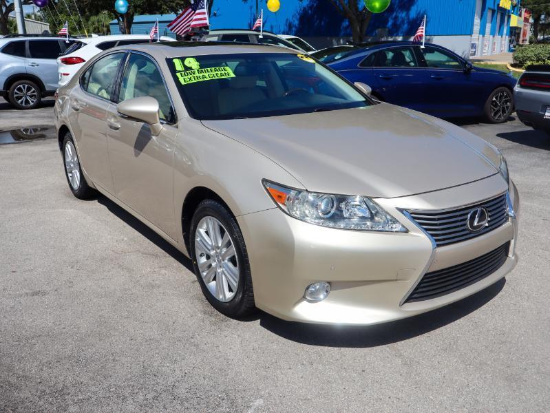Lexus ES photo 8