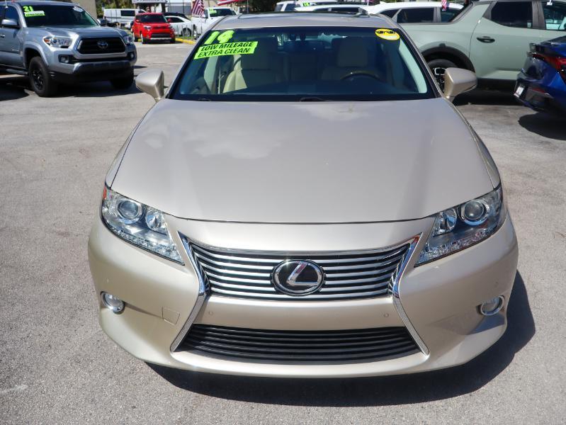 Lexus ES photo 9