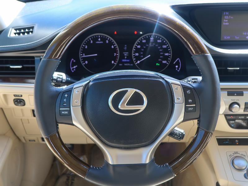 Lexus ES photo 13