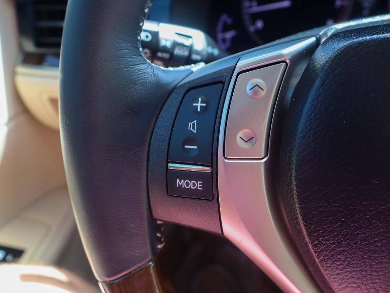 Lexus ES photo 16
