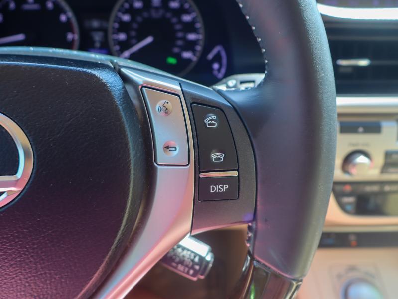 Lexus ES photo 17