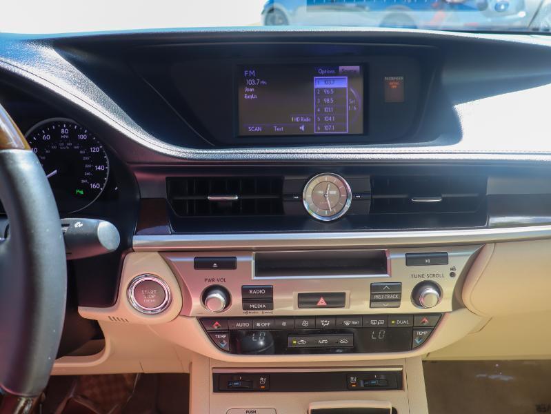 Lexus ES photo 18