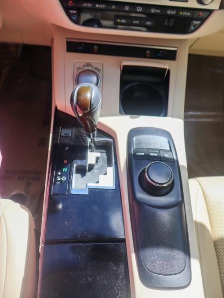 Lexus ES photo 19