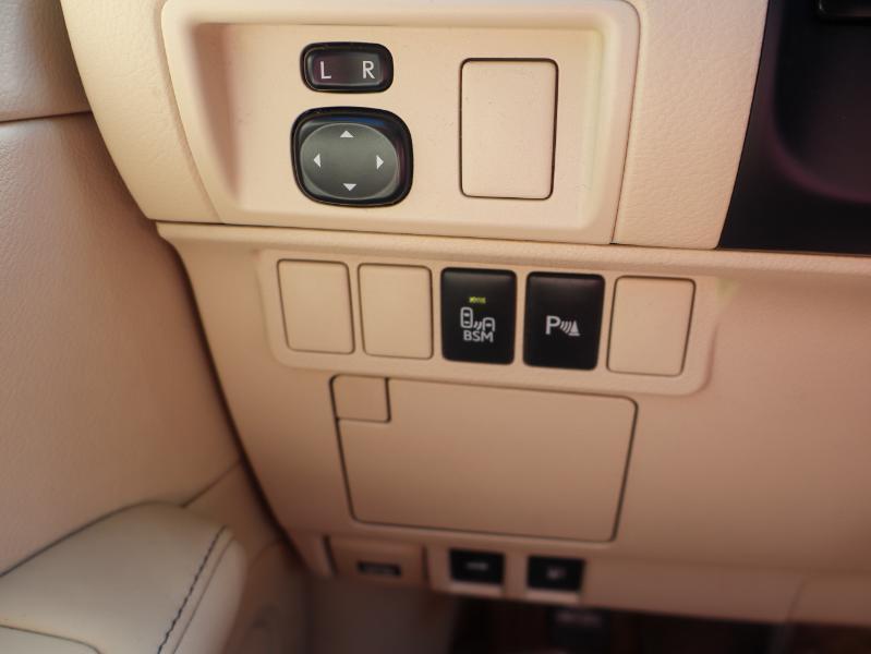 Lexus ES photo 21