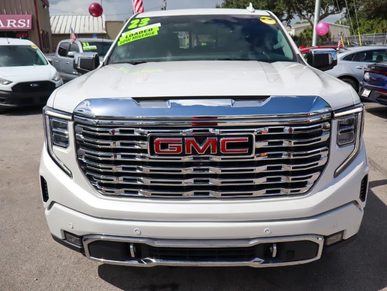 GMC Sierra 1500 4WD Crew Cab 147" Denali 2023