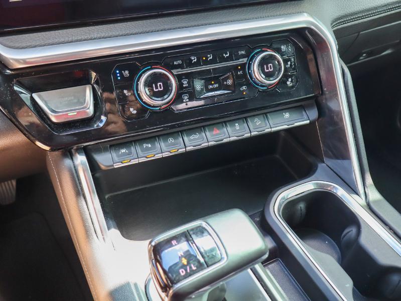 GMC Sierra 1500 4WD Crew Cab 147" Denali 2023