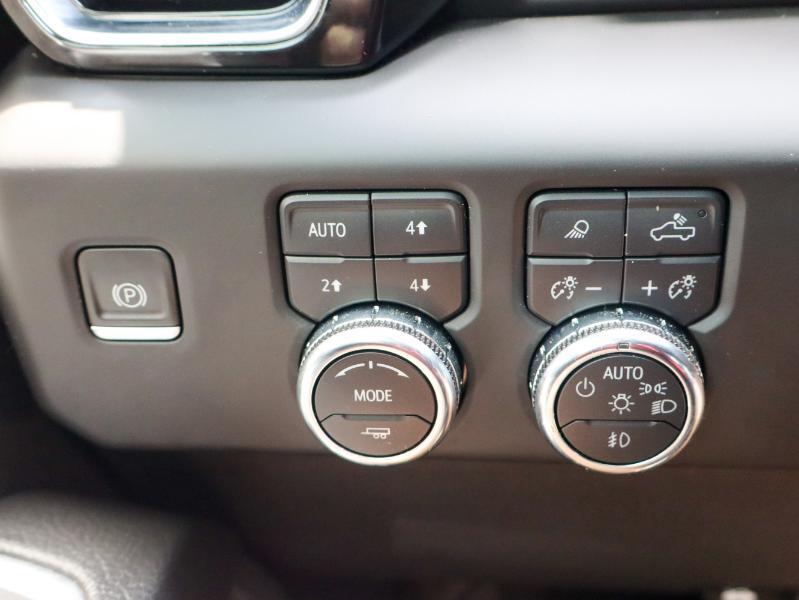 GMC Sierra 1500 4WD Crew Cab 147" Denali 2023