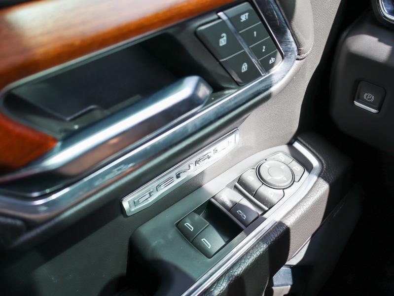 GMC Sierra 1500 4WD Crew Cab 147" Denali 2023