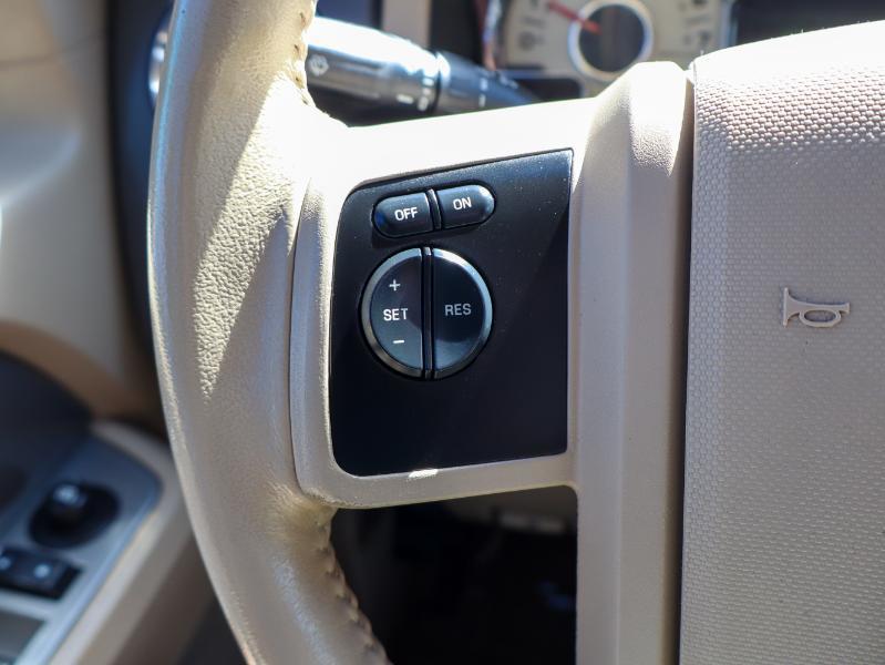 Ford Expedition 4WD 4dr XLT 2013