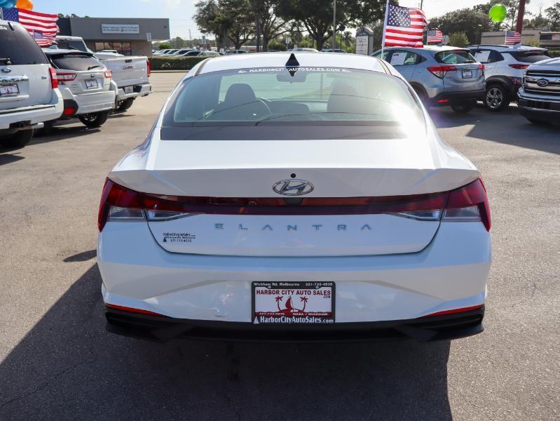 Hyundai Elantra SE IVT 2022