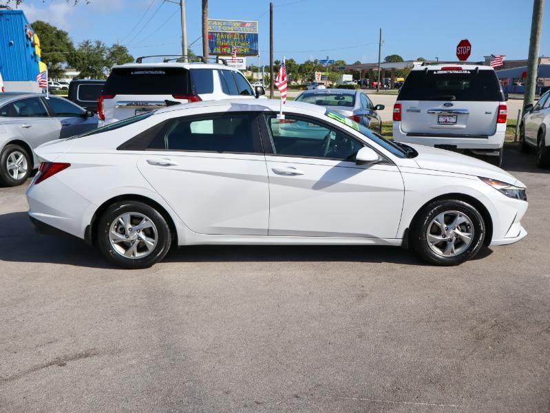 Hyundai Elantra SE IVT 2022