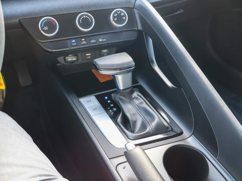 Hyundai Elantra SE IVT 2022