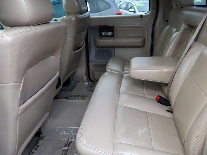 Ford F-150 SuperCrew 139" Lariat 4WD 2005