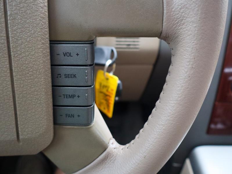 Ford F-150 SuperCrew 139" Lariat 4WD 2005