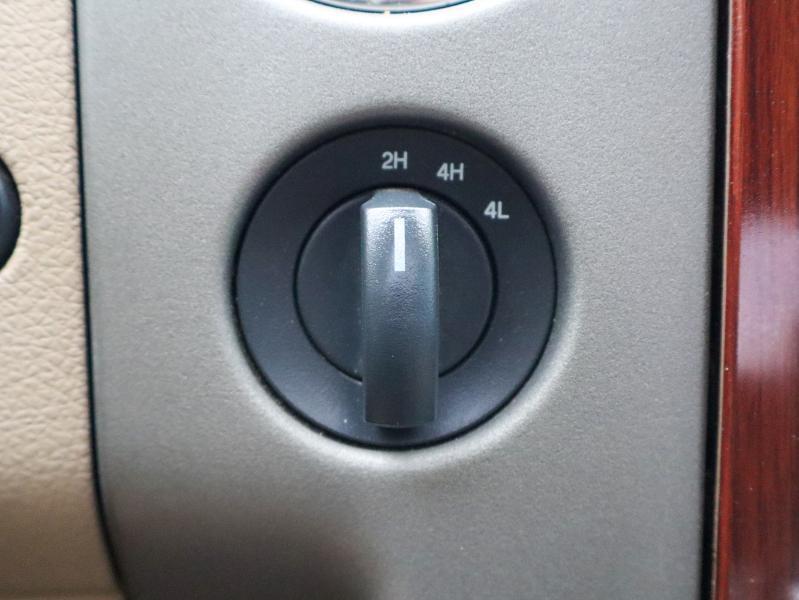 Ford F-150 SuperCrew 139" Lariat 4WD 2005