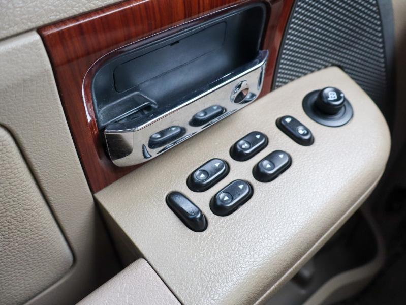 Ford F-150 SuperCrew 139" Lariat 4WD 2005