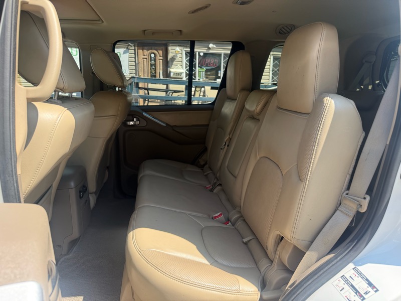 Nissan Pathfinder LE 4WD 2012 Nissan Pathfinder LE 4WD 2012