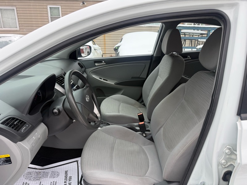 Hyundai Accent GLS 4-Door 6A 2015