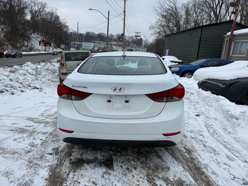 Hyundai Elantra SE 6AT 2016