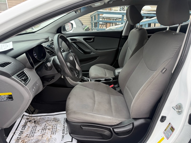 Hyundai Elantra SE 6AT 2016