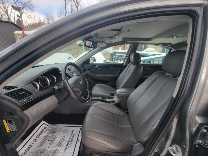 Hyundai Sonata SE 2010