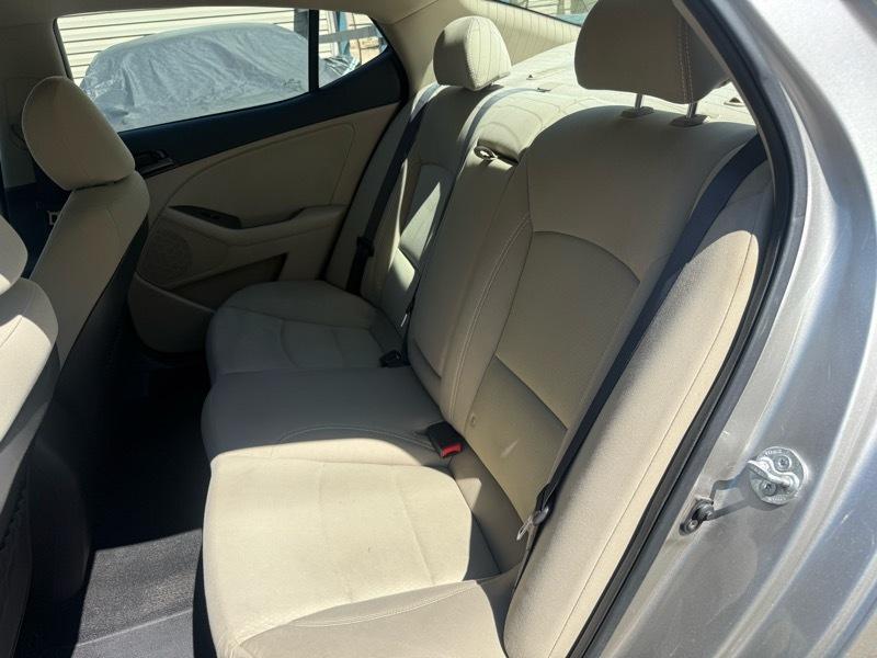 Kia Optima LX MT 2013