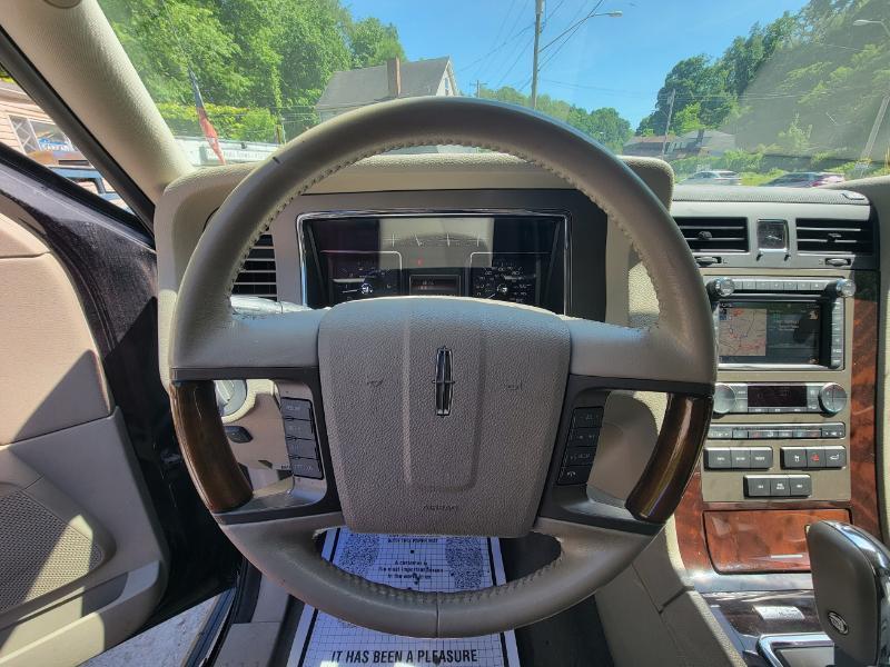 Lincoln Navigator 4WD 2011