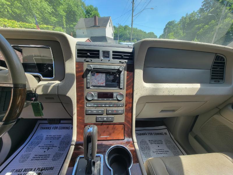 Lincoln Navigator 4WD 2011
